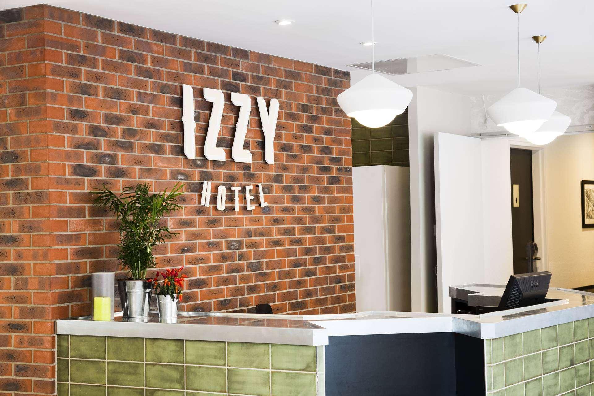 Hotel Izzy อิซซีเลมูลิโนต์ ภายนอก รูปภาพ