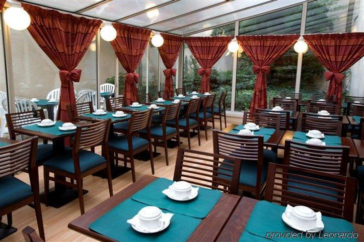 Hotel Izzy อิซซีเลมูลิโนต์ ร้านอาหาร รูปภาพ