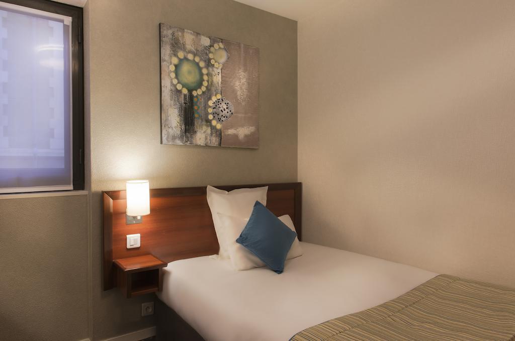 Hotel Izzy อิซซีเลมูลิโนต์ ภายนอก รูปภาพ